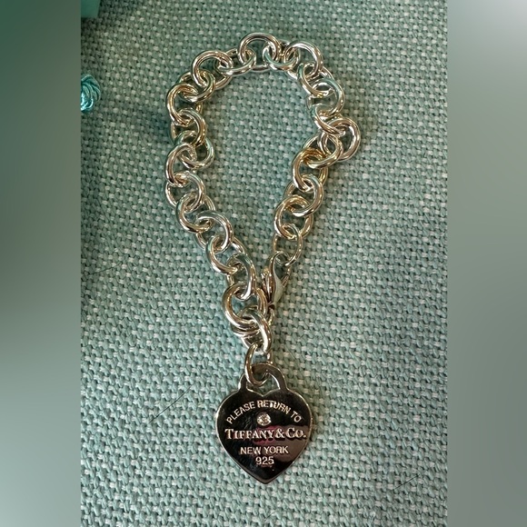Authentic Tiffany & Co Heart Bracelet with Diamond. BNWT - Picture 2 of 3